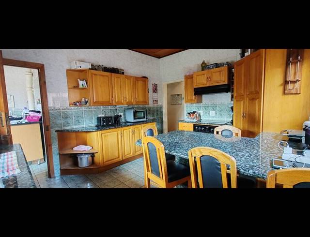 5 BEDROOM HOUSE FOR SALE IN PRETORIA GARDENS